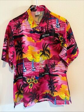 Button down shirt with tropical scenery Aloha 🌴🌺